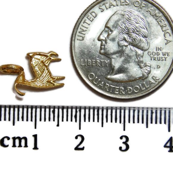 14k Yellow Gold Zodiac Capricorn charm pendant - Picture 4 of 5